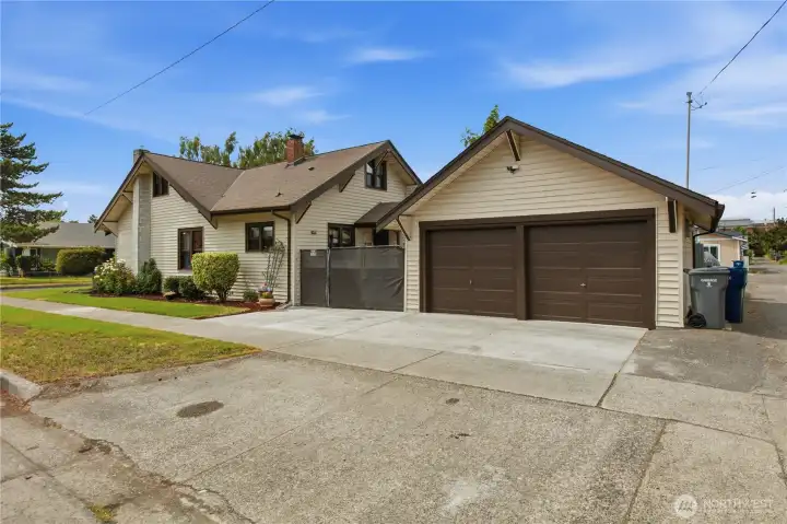 Large lot with great space!