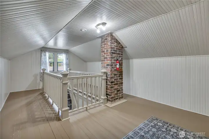 Upstairs loft or office space?
