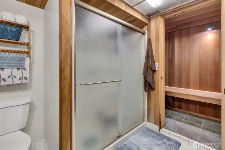 3/4 bath with private suna
