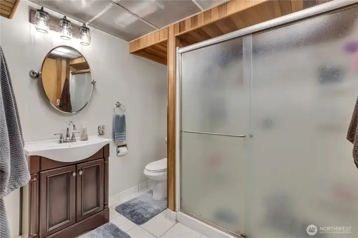 3/4 bath down stairs