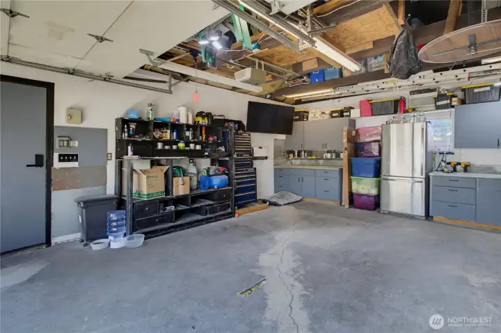 Garage/Shop has heat, & A/C wired 220V out let and TV with cable