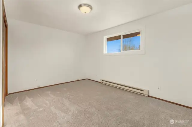 largest bedroom - potential primary