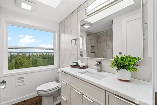 Upper floor 3/4 bath