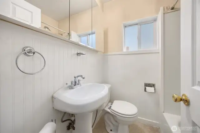Main level bath