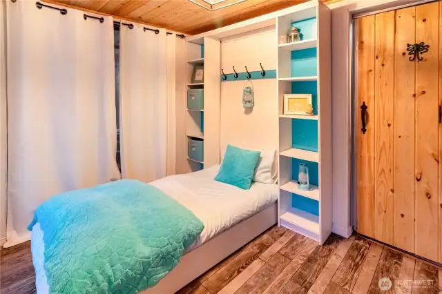 Single bed in the addition