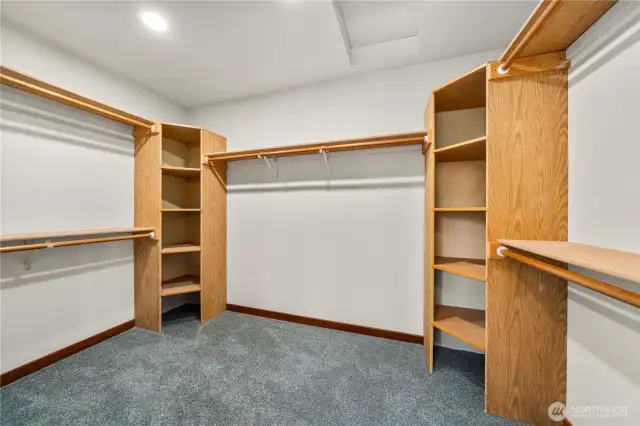 Large Primary walk-n closet