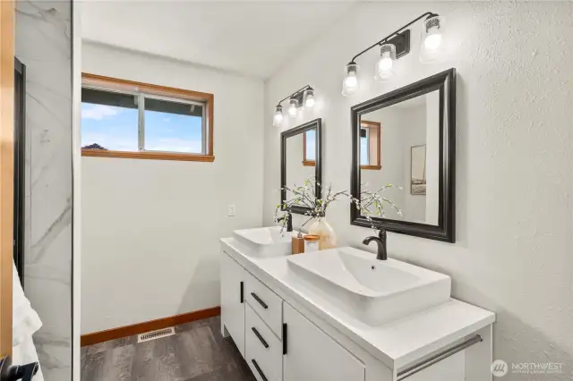 Beautifully remodeled guest bath