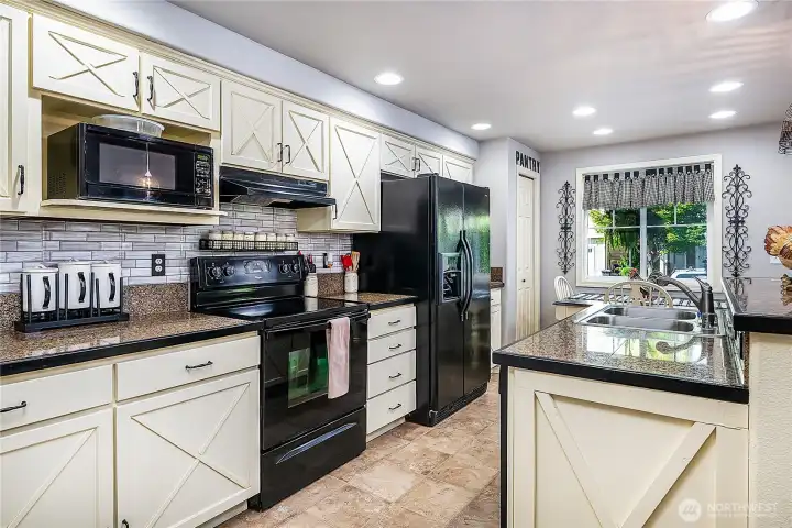 Charming kitchen is a dream to work in and has plenty of space for entertaining too!