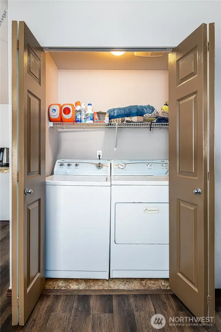 Upstairs full laundry for convenience
