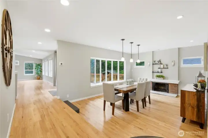 Dining room w/ Fireplace