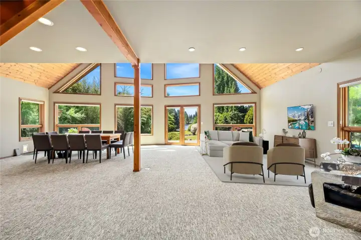 31’ x 21’ Great Room  Virtually staged