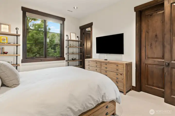 Ensuite bedroom upstairs