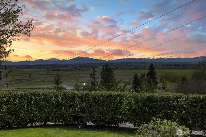 Incredible sky shows! Catch a hot air balloon or sky diver sighting from here!
