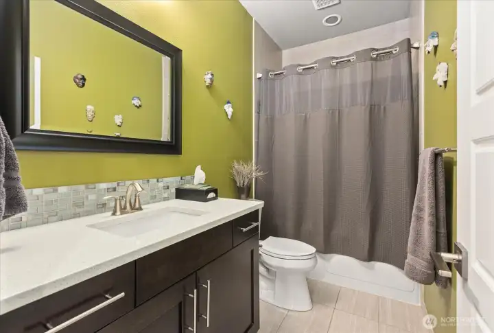 Main level full bath
