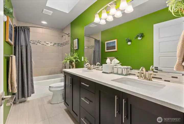 2nd level full bath