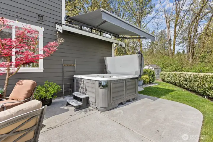 Deluxe Hot Tub included with retractable awning. Hot tub rain or shine!