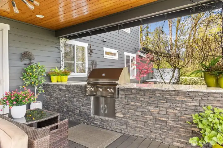 Built in BBQ & counterspace