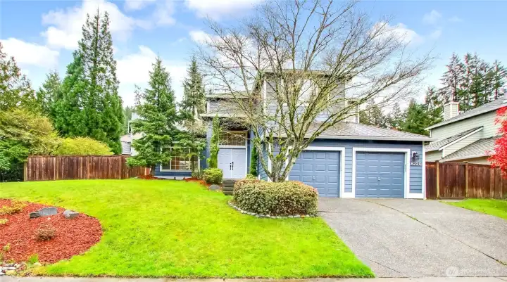 Well manicured yard with great privacy. Easy to mow