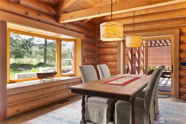 Don't want to dine inside this evening? Stroll through your sliding doors to your outdoor dining location. Don't want to dine inside this evening? Stroll through your sliding doors to your outdoor dining location.