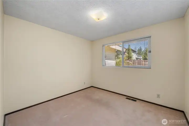 Light filled primary bedroom (Main)