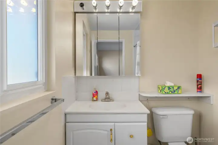 Primary en suite 3/4 bath.