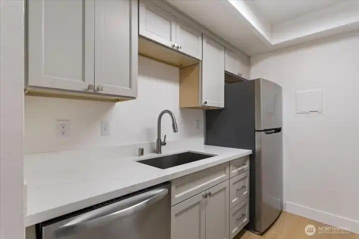 Extra large, undermount sink for ease of use, designer faucet and brand new disposal. Extra large, undermount sink for ease of use, designer faucet and brand new disposal.