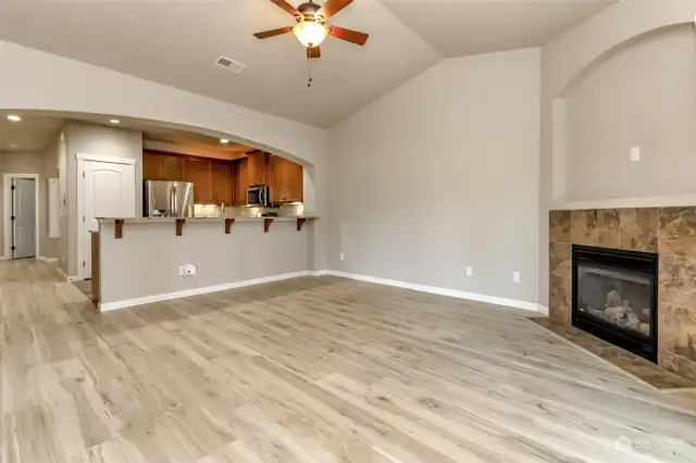 Living room w/gas fireplace