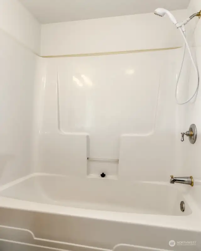 Primary tub/shower