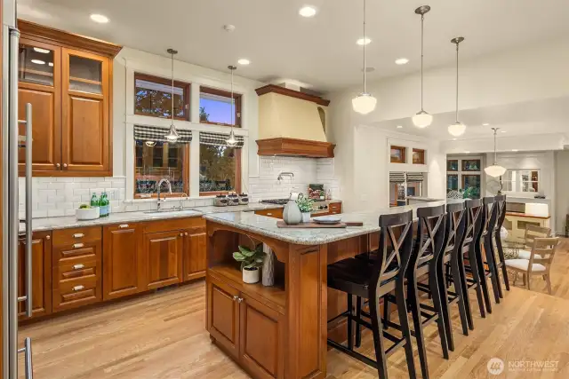 Impressive chef's kitchen featuring a 6-burner Viking Range, custom cabinetry and plenty of prep space to really spread out.
