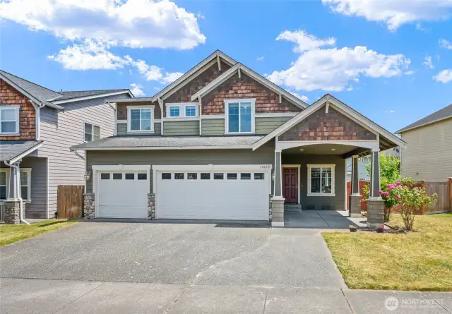 4 Bedrooms, 2.75 Bath, 2,415 SF