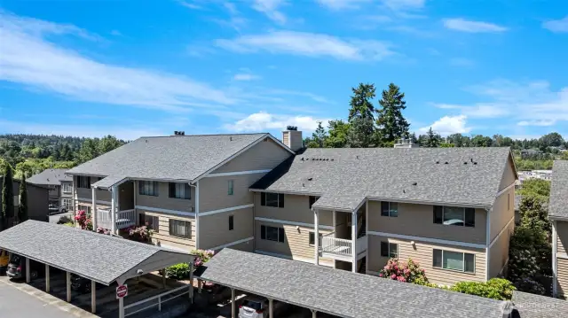 Discover urban living at its finest with this charming 2-bedroom condo ideally located across from Factoria Mall & walking distance to shops, restaurants, movie theaters, Newport HS, & more.