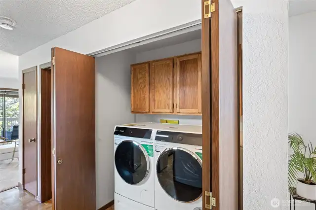 New and never used state of the art Bosch washer and ductless dryer.