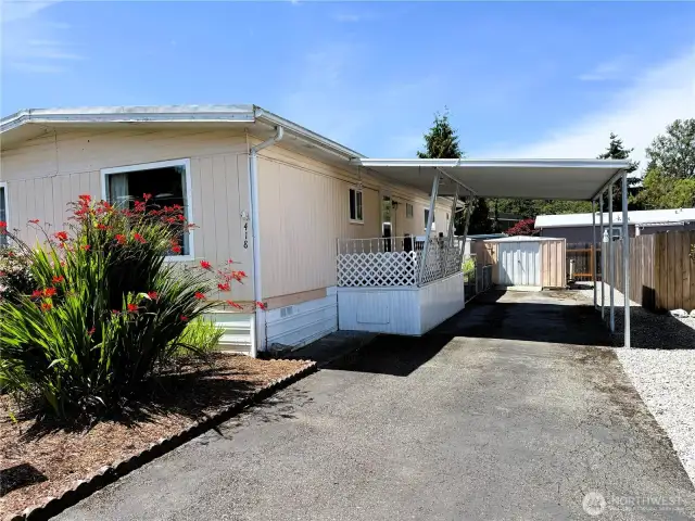 Covered parking with plenty of room a car or two this nice size driveway.