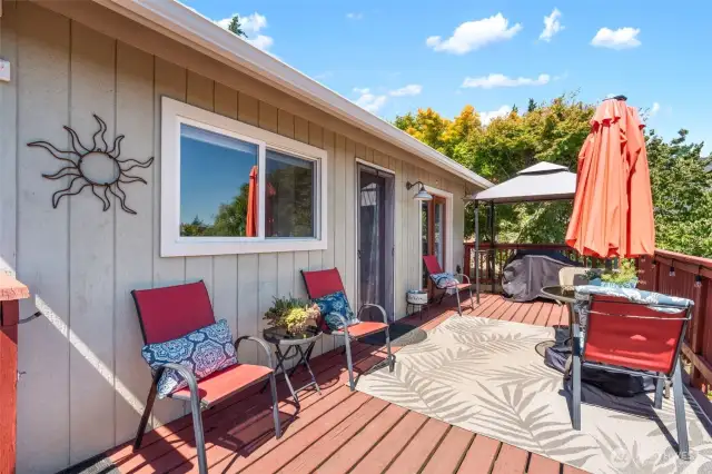 Main level deck, barbeque fun