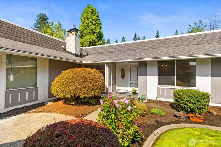 Front entry with all its beauty. Come on in.