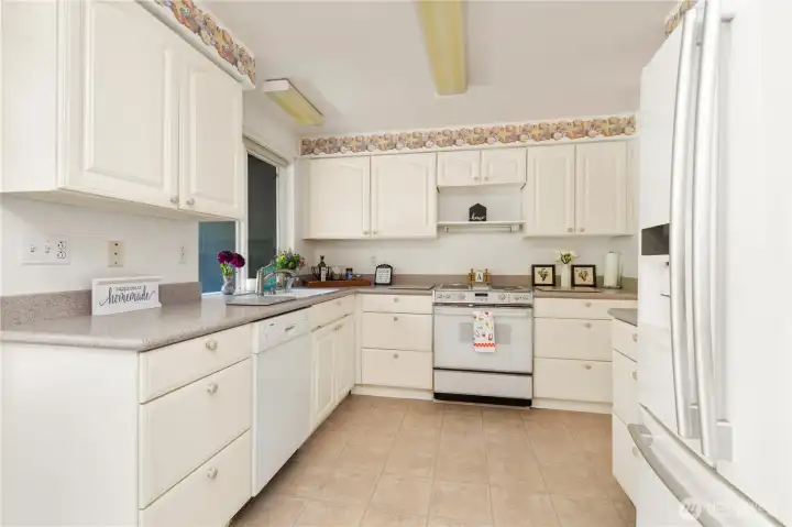 What's for dinner? Kitchen with lots of counter space, pantry, etc. All appliances can stay.