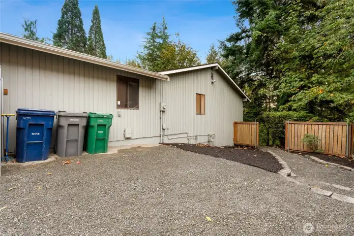 large side yard for boat or RV storage