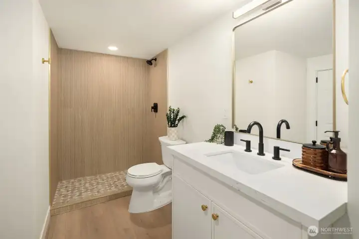 Large Spa Inspired Lower Level Bathroom w/Walkin Shower