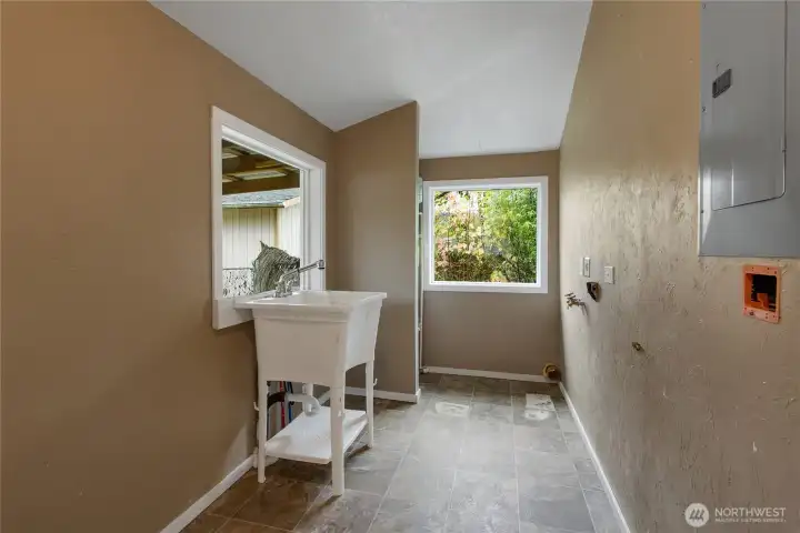 Spacious laundry room!