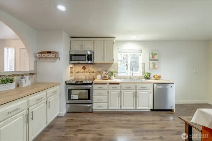 Microwave/Range/Dishwasher/Disposal