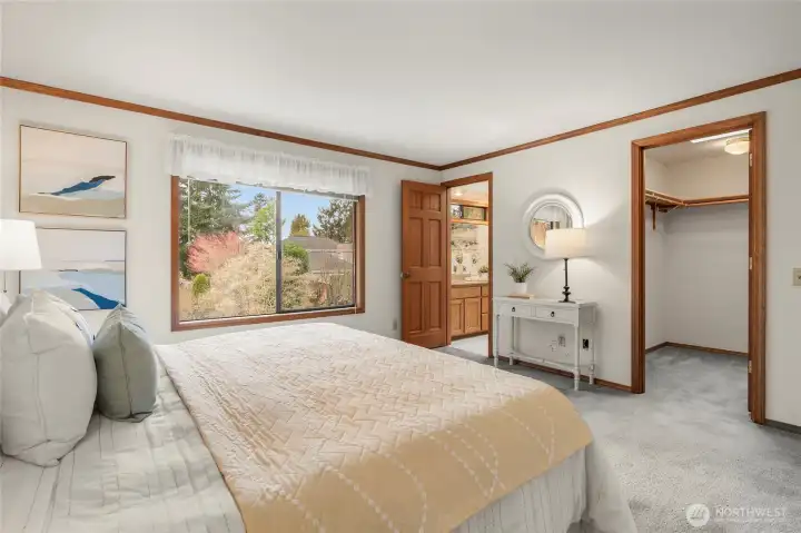 Primary Bedroom features 3/4 ensuite & walk in closet