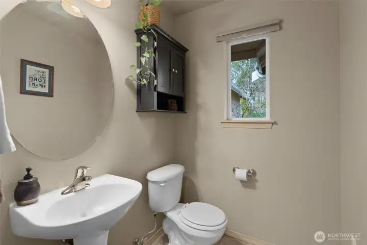 Upper level 1/2 bathroom