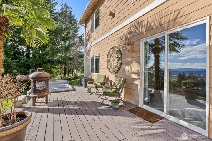 Lower deck. Room for entertaining many guests