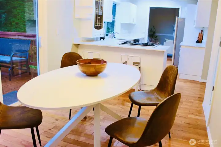 Úptairs-Dinning Room