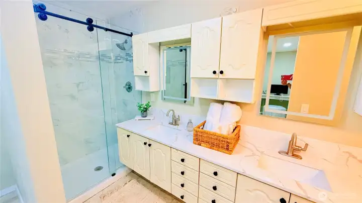 Downstairs-Master Bath
