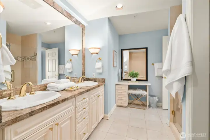 Dreamy ensuite bathroom