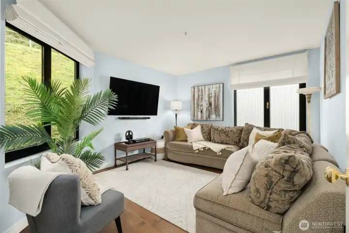 Bonus room, currently used as a den, could be third bedroom