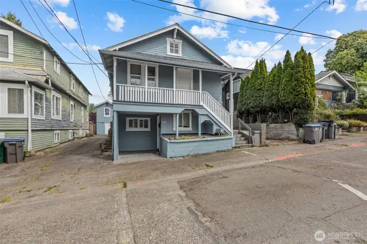 Front entry to Unit 1 and 3. Front entry to Unit 1 and 3.