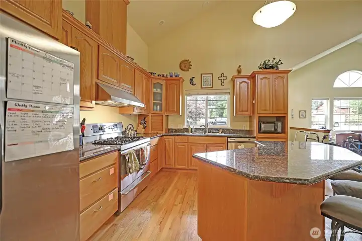 Plenty of kitchen cabinets for storing all your kitchen gadgets.