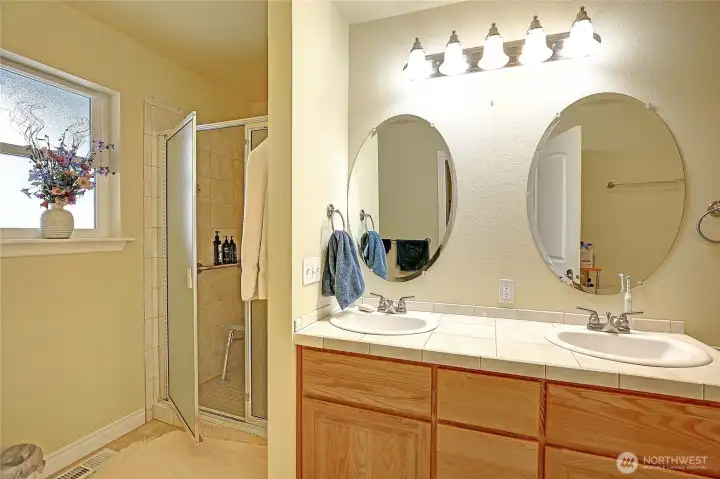 Large ensuite off the primary bedroom offers two walk-in closets and comes with a shower and bathtub.